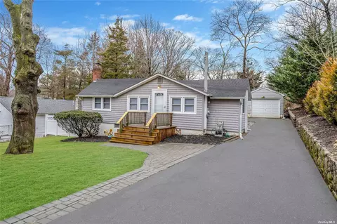 84 Herod Point Rd, Wading River, NY 11792