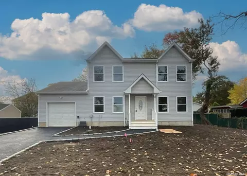 155 Bayview Dr, Mastic Beach, NY 11951