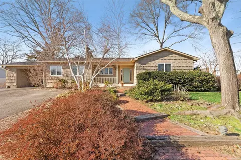 21 Griggs Dr, Greenlawn, NY 11740