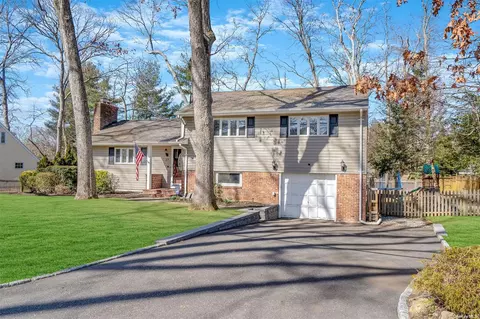 27 Wyoming Dr, Huntington Station, NY 11746
