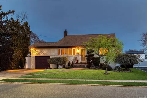 1545 Lakeshore Dr, Massapequa Park, NY 11762