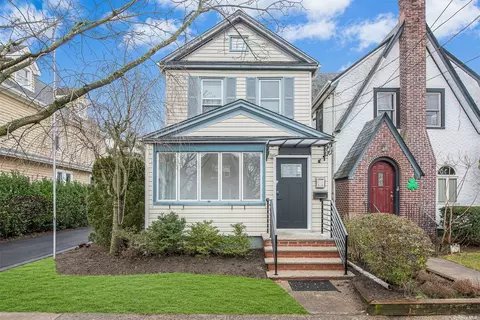 42 King St, Floral Park, NY 11001