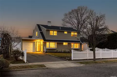 74 Flamingo Rd, Levittown, NY 11756