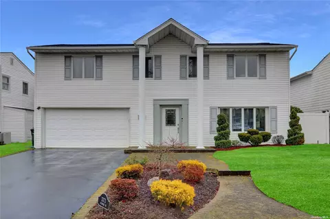3373 Seawane Dr, Merrick, NY 11566