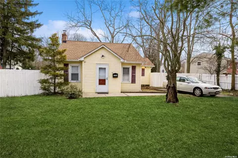 1751 Straight Path, Wheatley Heights, NY 11798