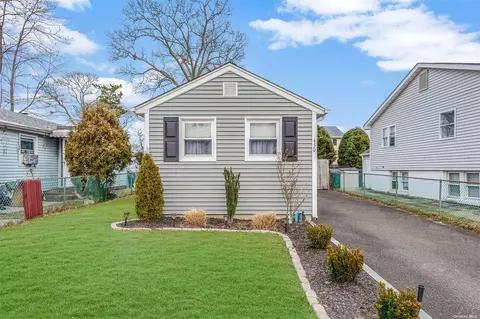 450 S Fulton Ave, Lindenhurst, NY 11757