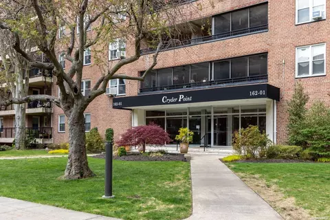 162-01 Powells Cv #6L, Beechhurst, NY 11357