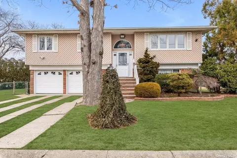 187 N Hawthorne St, Massapequa, NY 11758