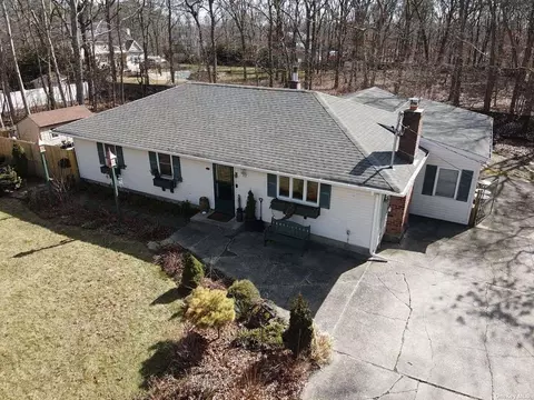132 Head Of The Neck Rd, Manorville, NY 11949