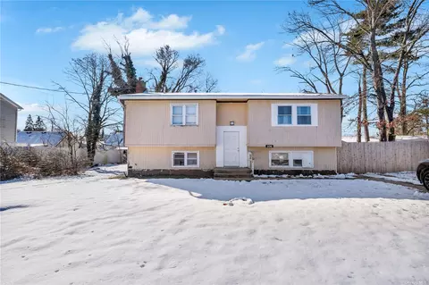 106 N 21st St, Wheatley Heights, NY 11798