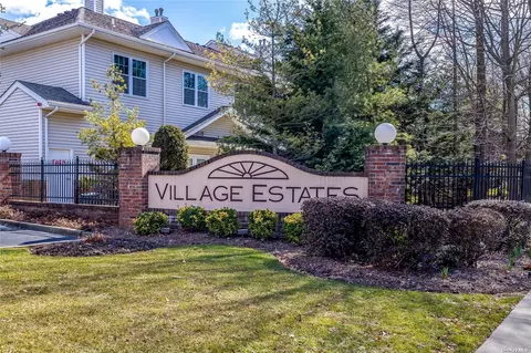 5 Sarah Ct #5, Amityville, NY 11701