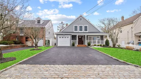 12 Meadowlawn St, Huntington, NY 11743