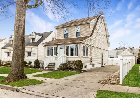 537 N 1st St, New Hyde Park, NY 11040