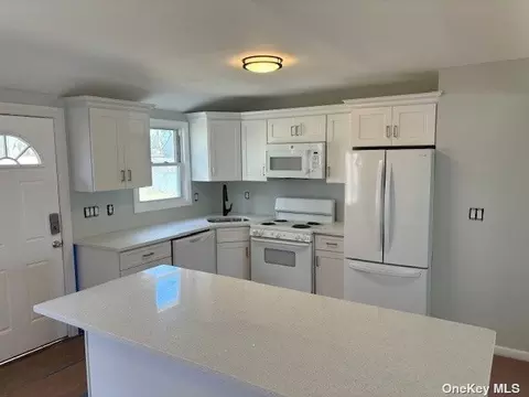 121 Mockingbird Ln, Brentwood, NY 11717