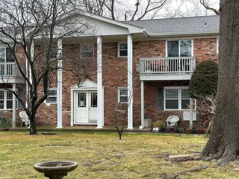 228 Fairharbor Dr #228, Patchogue, NY 11772