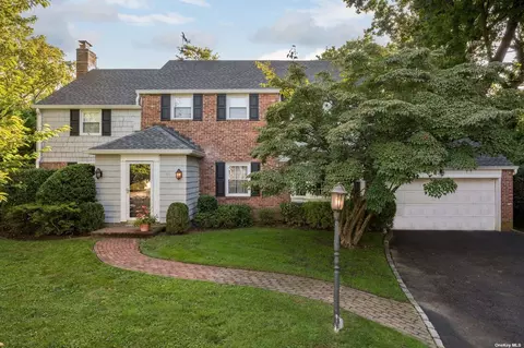 94 Entrance Rd, East Hills, NY 11577