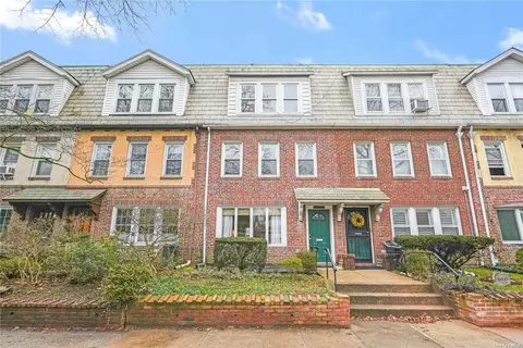 100-13 Ascan Ave, Forest Hills, NY 11375