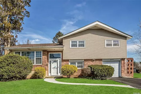 21 Evelyn Rd, Plainview, NY 11803