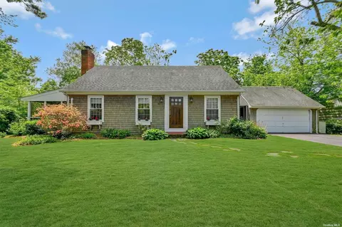 45 Twin River Dr, Oakdale, NY 11769
