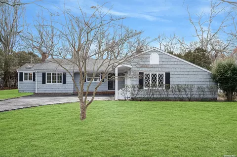 6 Gardenia Ave, Hampton Bays, NY 11946