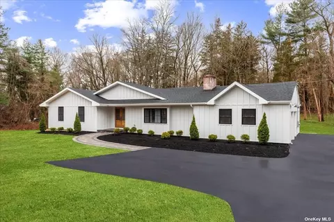 587 N Country Rd, Saint James, NY 11780