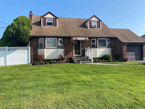 61 Scott Ave, North Babylon, NY 11703