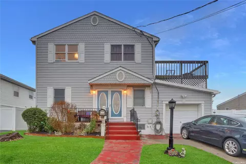 375 West Dr, Copiague, NY 11726