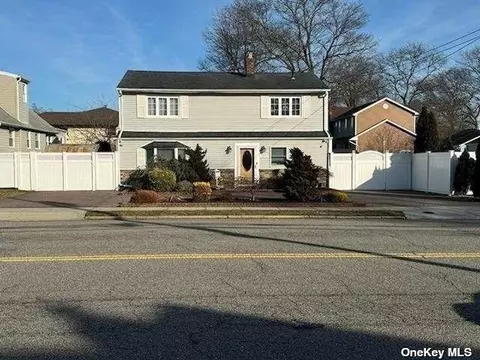 1107 Park Blvd, Massapequa Park, NY 11762