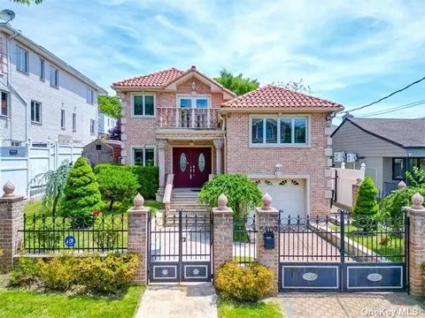 54-09 252 St, Little Neck, NY 11362