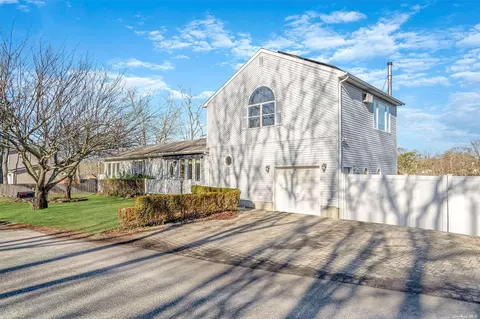 3 Ducky Ln, Mastic Beach, NY 11951