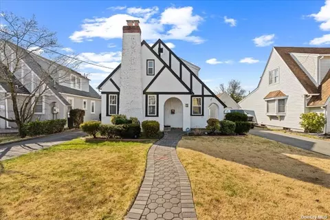 736 Edward St, Baldwin, NY 11510