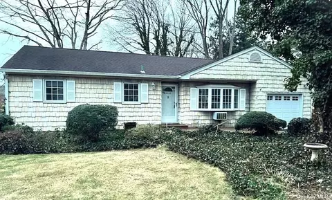 2226 Walnut Ave, Ronkonkoma, NY 11779