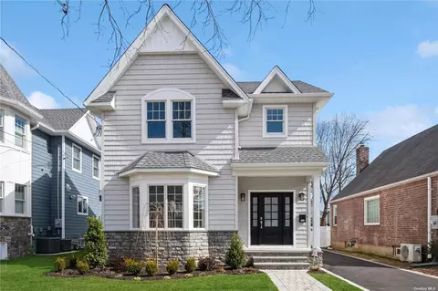 113 Irving Ave, Floral Park, NY 11001