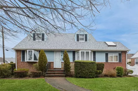 1132 Benmore Ave, Franklin Square, NY 11010