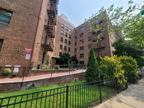 139-05 85th Dr #2H, Briarwood, NY 11435