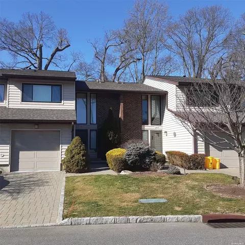 28 Maple Run Dr #1, Jericho, NY 11753