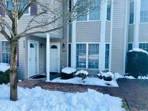805 Altessa Blvd #805, Melville, NY 11747