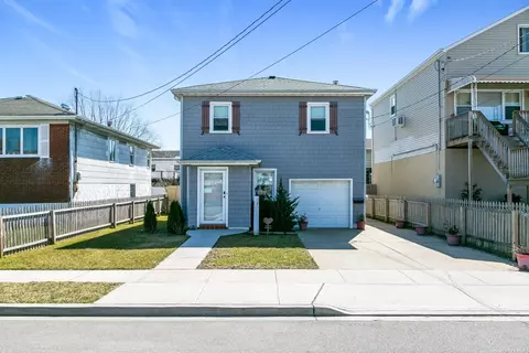 12 Vanderbilt Ave, Island Park, NY 11558