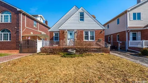 80-19 246th St, Bellerose, NY 11426