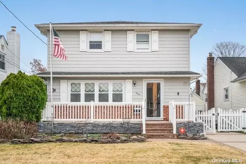 264 Hamilton Ave, Massapequa, NY 11758