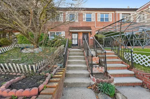 70-24 Utopia Pkwy, Fresh Meadows, NY 11365