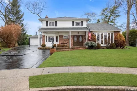 8 Bonnie Ln, Massapequa, NY 11758