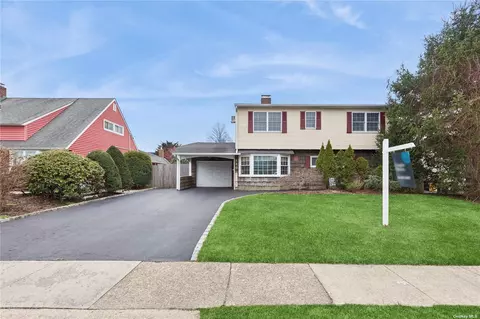 180 Blueberry Ln, Hicksville, NY 11801