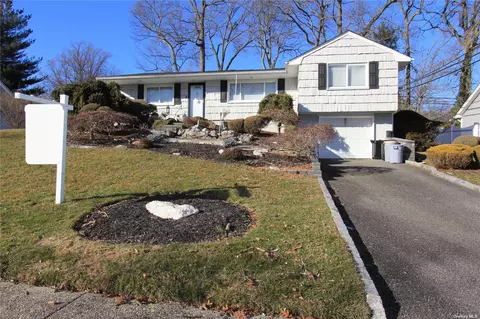 30 Carriage Dr, Kings Park, NY 11754
