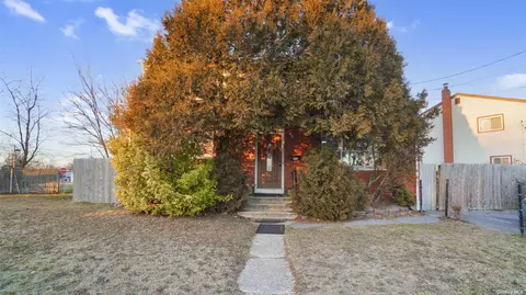 615 Farmingdale Rd, West Babylon, NY 11704