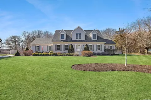 2890 Kerwin Blvd, Greenport, NY 11944