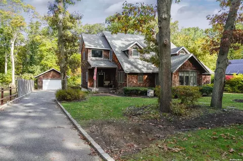 5 Hillside Rd, Stony Brook, NY 11790