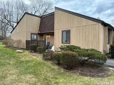 98 Strathmore Gate Dr #98, Stony Brook, NY 11790