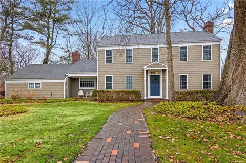 5 Old Manse Ct, Mount Sinai, NY 11766
