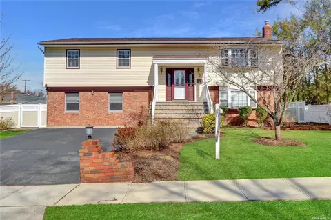5 Arthur Ave, Bethpage, NY 11714